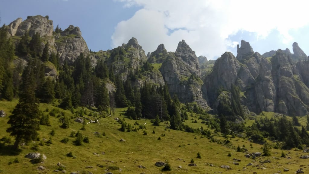 La Varful Omu prin Valea Gaura